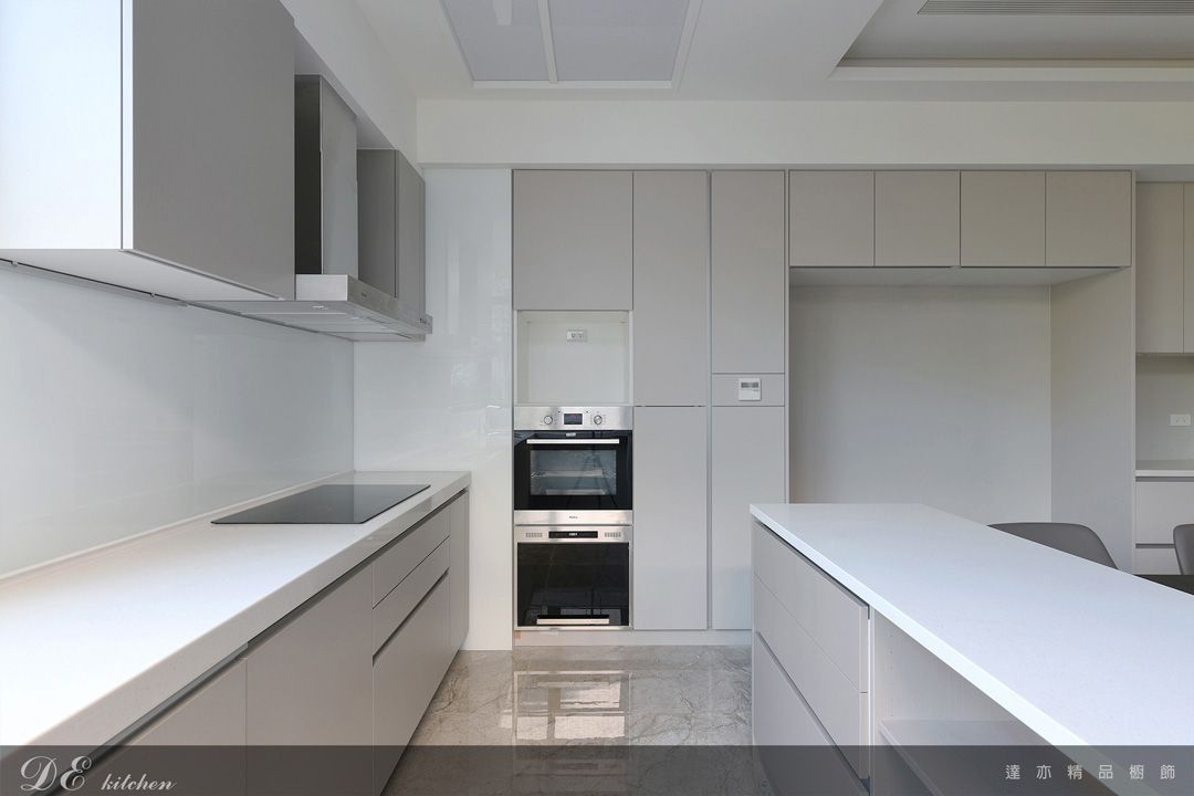 廚房設計｜BlueSky 炊飯器收納櫃「BS-1015B52」｜Amica 嵌入式烤箱「TES-18MX」